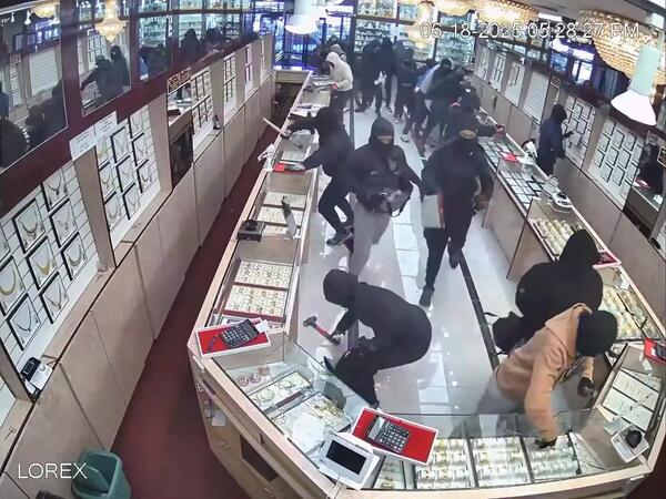 1,7 milyonluq zinət əşyalarını 1 dəqiqədə oğurladılar - <span class="color_red">VİDEO</span>