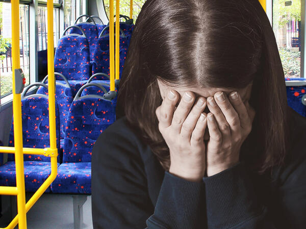 Bakıda avtobusda gənc qıza əxlaqsızlıq etdilər - <span class="color_red">VİDEO</span>