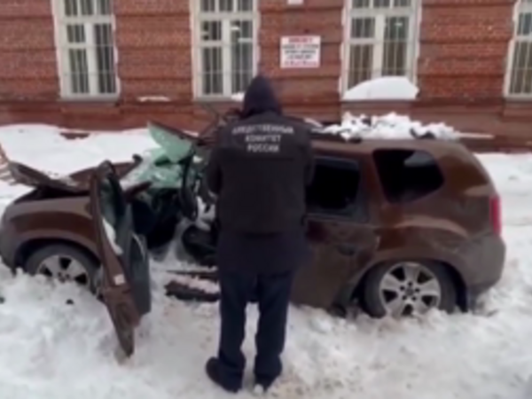 Damdan qopan qar uçqunu avtomobili PARÇALADI – <span class="color_red">VİDEO</span>