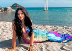 Aysel qışın ortasında çimərlik geyimində VİDEOsunu yaydı