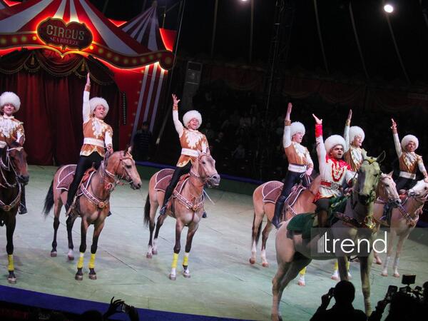 Bakıda ilk dəfə olaraq Türkmənistanın əfsanəvi "Qalkınış" atçılıq şousu keçirilib - <span class="color_red">FOTO</span>