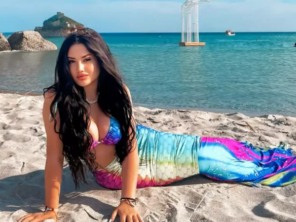 Aysel qışın ortasında çimərlik geyimində VİDEOsunu yaydı