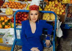 Rəqsanə bazar arabasında - <span class="color_red">FOTO</span>