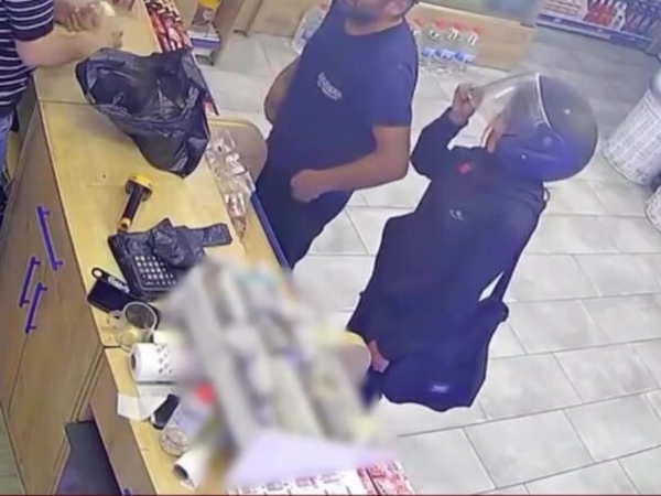 Türkiyə bu VİDEOdan danışır: Yardım işarəsini anlamadılar - 2 saat sonra qadın ÖLÜDÜRÜLDÜ