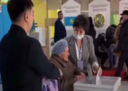 102 yaşlı qadına 100 yaş arzuladılar