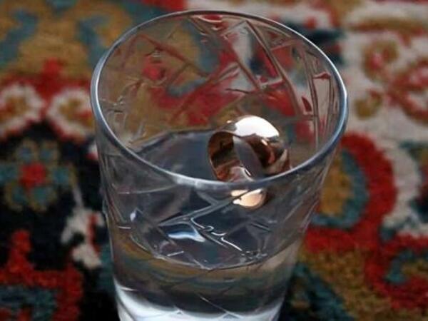 Qapı pusmaqdan üzük falına - İlərdir davam edən ənənə