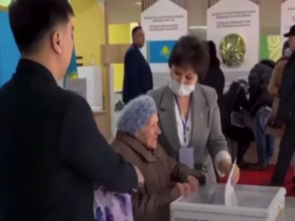 102 yaşlı qadına 100 yaş arzuladılar