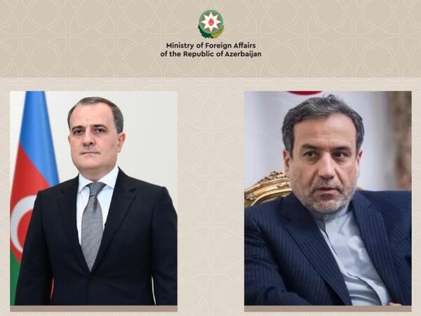 Ceyhun Bayramov və Abbas Əraqçi telefonla danışdı