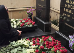 “İkiniz də məni tək qoydunuz” - Azərbaycanlı aparıcı KÖVRƏLTDİ - <span class="color_red">FOTO</span>