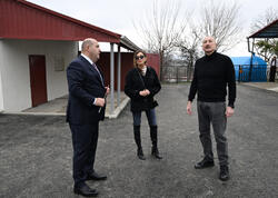 Prezident Xocavəndin Xanoba kəndində fərdi evlərin və infrastrukturun bərpası sahəsində görülən işlərlə tanış olub