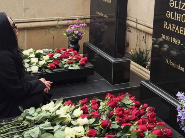 “İkiniz də məni tək qoydunuz” - Azərbaycanlı aparıcı KÖVRƏLTDİ - <span class="color_red">FOTO</span>