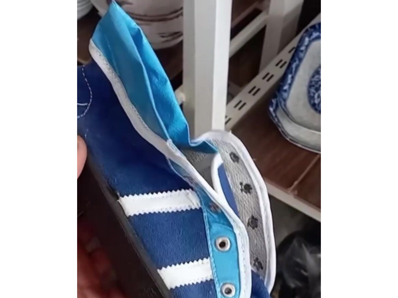 Bu ayaqqabı sizi uşaqlığınıza APARACAQ - VİDEO