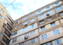 Bakıda 20 yaşlı qız binadan yıxılıb həlak oldu