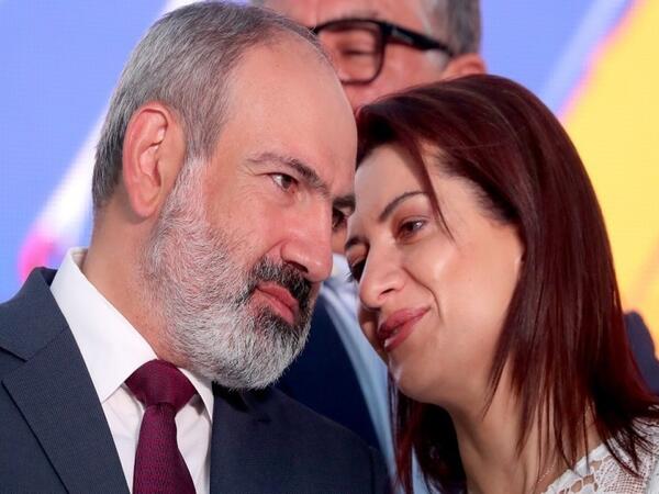 Paşinyan Annadan geyiminə görə AYRILIB? - <span class="color_red">FOTO</span>