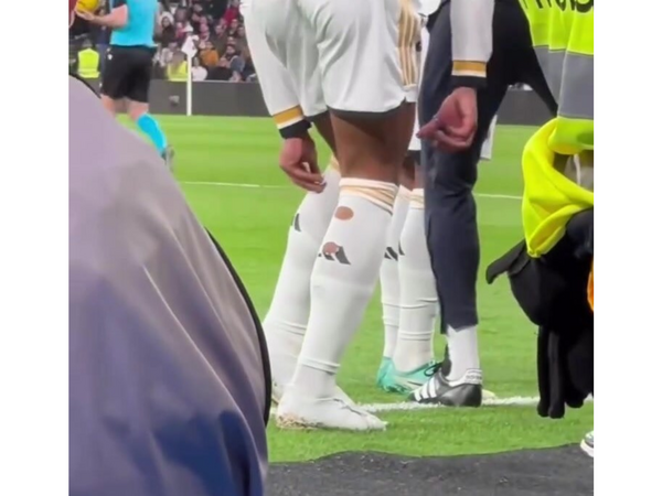 Futbolçular buna görə corablarını kəsib oynayırlarmış - <span class="color_red">VİDEO</span>