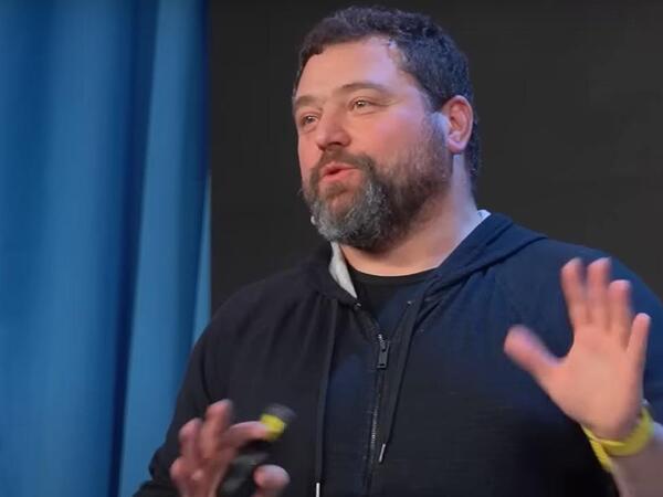 Azərbaycanda 4 saytın sahibidir - 6 milyard dollar pulu var