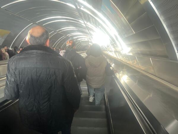 Bakı metrosunda təhlükəli anlar yaşanıb: Eskalator dayandı