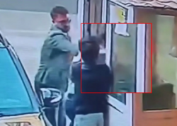 Şlaqbaumu qırıb yaşlı mühafizəçiyə hücum etdilər - ANBAAN <span class="color_red">VİDEO</span>