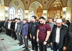 Təzəpir məscidində bayram namazı qılındı - <span class="color_red">FOTO</span>