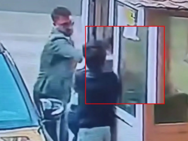 Şlaqbaumu qırıb yaşlı mühafizəçiyə hücum etdilər - ANBAAN <span class="color_red">VİDEO</span>