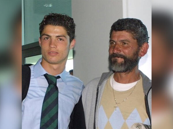 Atası ilə şəklini paylaşdı - <span class="color_red">FOTO</span>