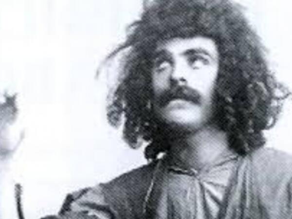 Nənəsinin paltarını oğurladı, qohumları ondan imtina etdi – Səhnəmizin “Məcnun”u