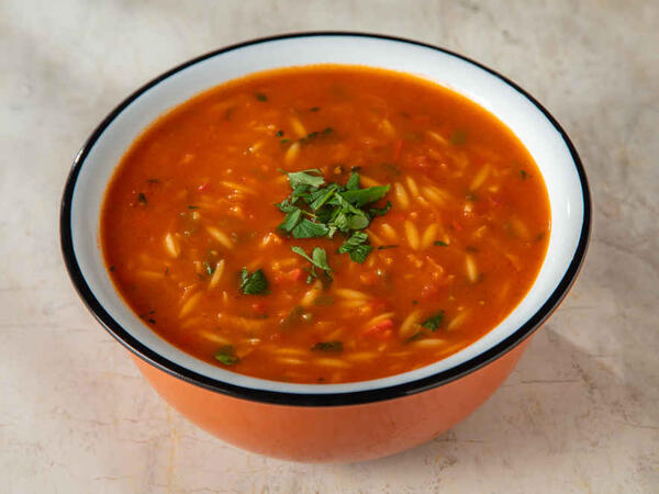 Pomidorlu Arpa Şəhriyyə Şorbası