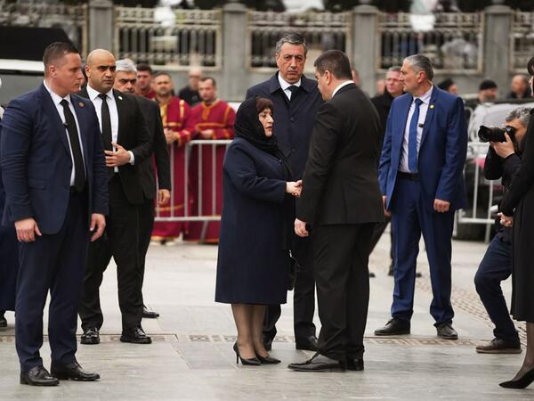 Sahibə Qafarova II İlya həzrətlərinin dəfn mərasimində iştirak edib - <span class="color_red">FOTO</span>