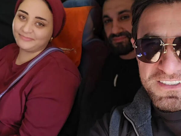 Bakıya uçan təyyarə quşlarla toqquşdu - Məşhurlar da həmin reysdə idi - <span class="color_red">VİDEO</span>