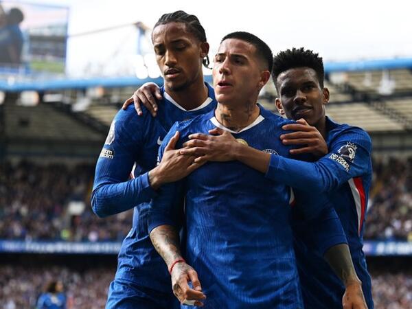 “Çelsi” darmadağınla yarımfinalda, “Arsenal” mübarizəni DAYANDIRDI