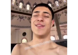 Məsciddə qalmaqallı GÖRÜNTÜ: Yarıçılpaq hald VİDEO çəkdi