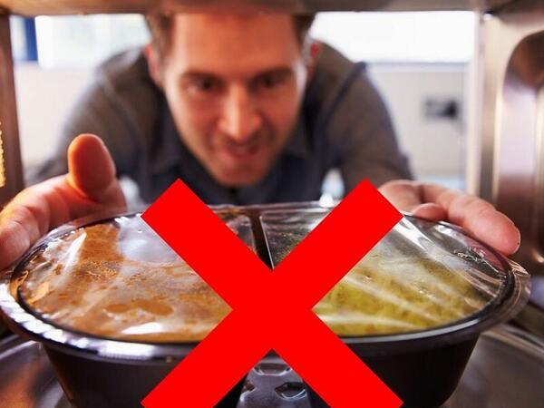 Yeməyi bir dəfədən çox qızdırmağın sağlamlıq üçün TƏHLÜKƏSİ