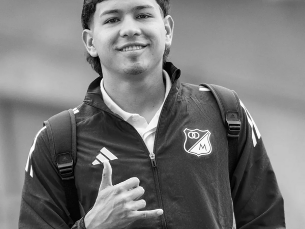 18 yaşlı futbolçu vəfat etdi - <span class="color_red">FOTO</span>