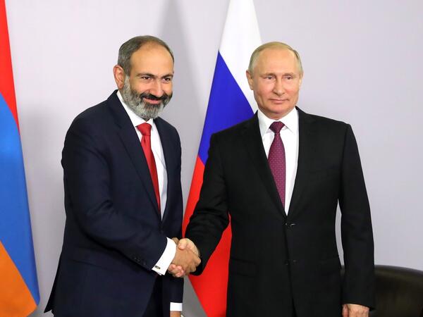 Paşinyan Putinə zəng etdi