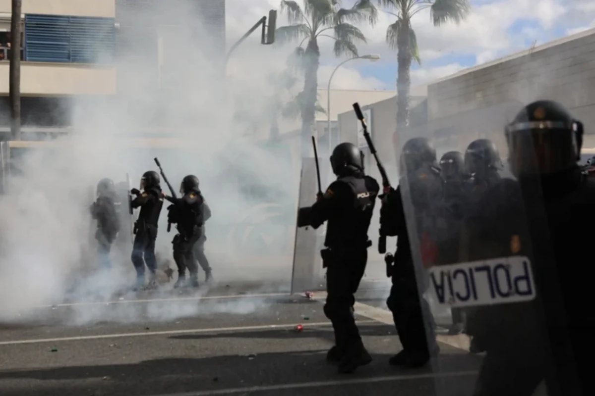 Albaniyada hökumət binasına HÜCUM: Yaralanan var