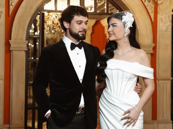 Yeni nişanlanmışdılar, AYRILDILAR