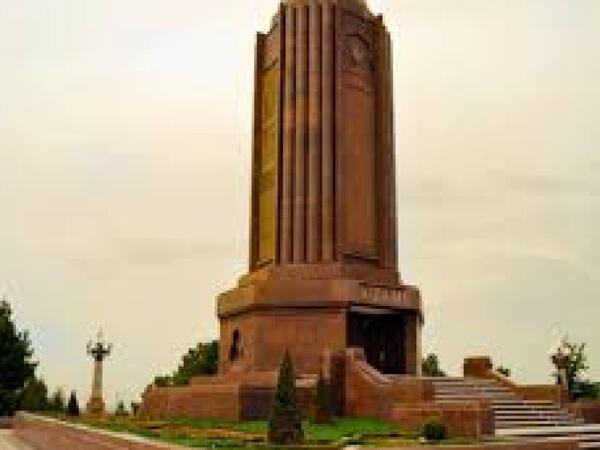 Qadın Nizami məqbərəsində körpüdən yıxıldı