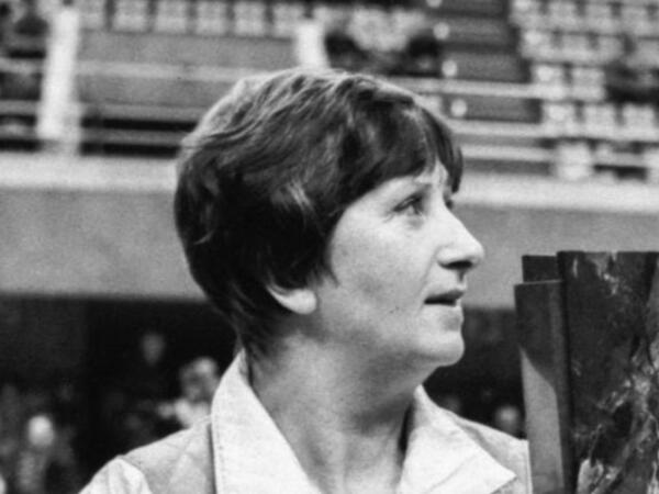 Roza Salihova vəfat edib