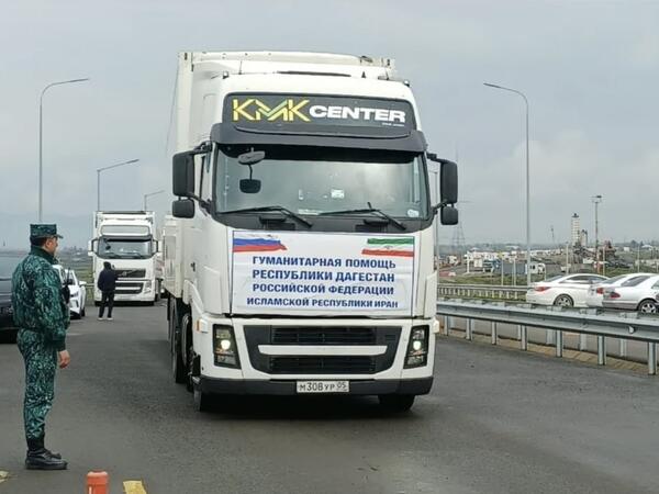 İrana göndərilən yardım maşınları sərhədə çatdı