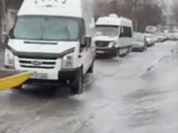 İntensiv yağış Bakıda ciddi fəsadlar yaradıb - <span class="color_red">VİDEO</span>