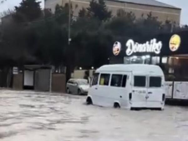 2 gündür yağan leysan Bakını çətin vəziyyətə saldı - <span class="color_red">VİDEO</span>