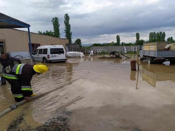 Su basmış ərazilərdən 42 nəfər təxliyə edildi