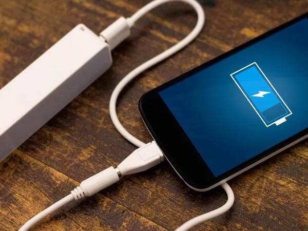 Smartfonun batareyasına zərər verən 4 məşhur mif