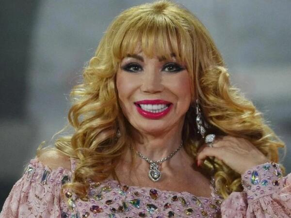 "Mənim kimi müğənni "Jiquli"də gəzməlidir?" - "Rolls-Royce" aldı