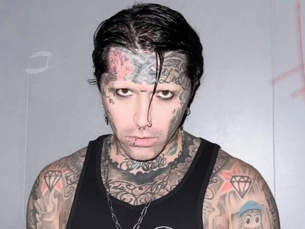 Mahnı sözlərinə görə 95 min cərimələndi