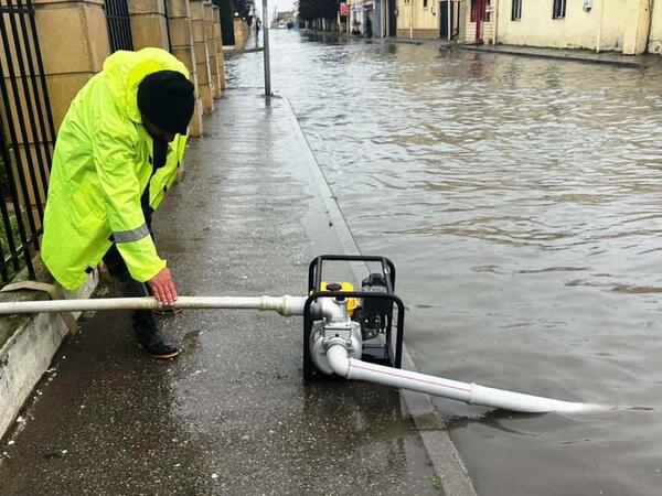 Bakının qəsəbələrində yağış fəsadlarının aradan qaldırılması davam etdirilir - <span class="color_red">FOTO</span>