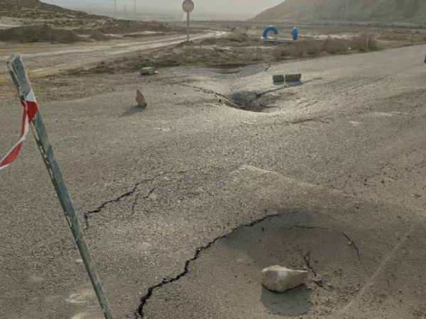 Bakıdakı bu yol hər an çökə bilər - FOTO
