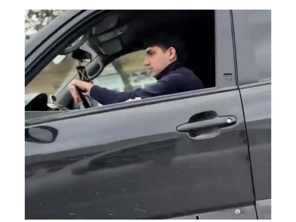 "Prado"nun sürücüsü suyu insanların üstünə sıçratdı - <span class="color_red">VİDEO</span>