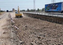 Daha bir yolda təhlükəli vəziyyət yaranıb - Onlarla avtomobil zərər görüb