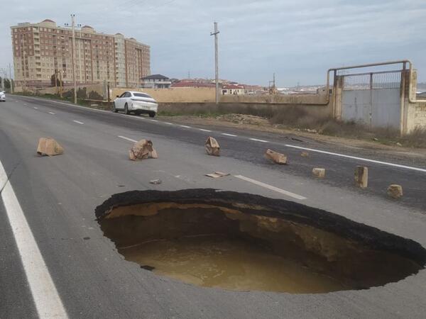 Yeni çəkilən yol ÇÖKDÜ